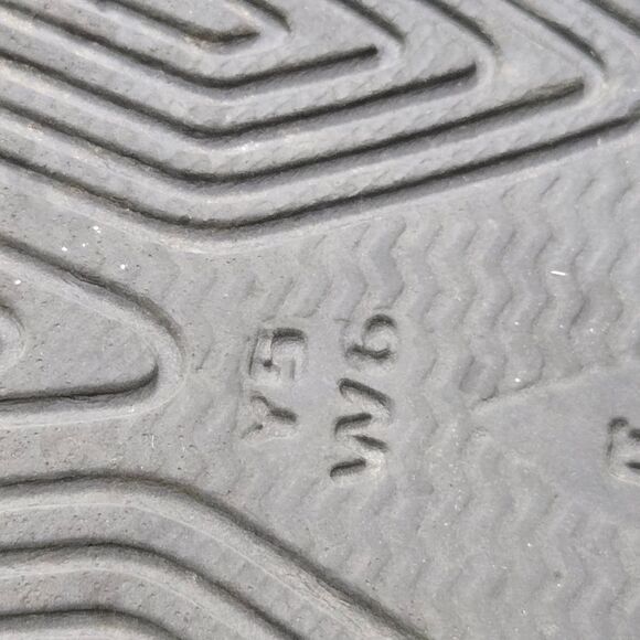 Under Armour Boys Black Slide Sandals Y5/W6 Slip-On Pool Beach Locker Gym Sporty - Picture 3 of 7